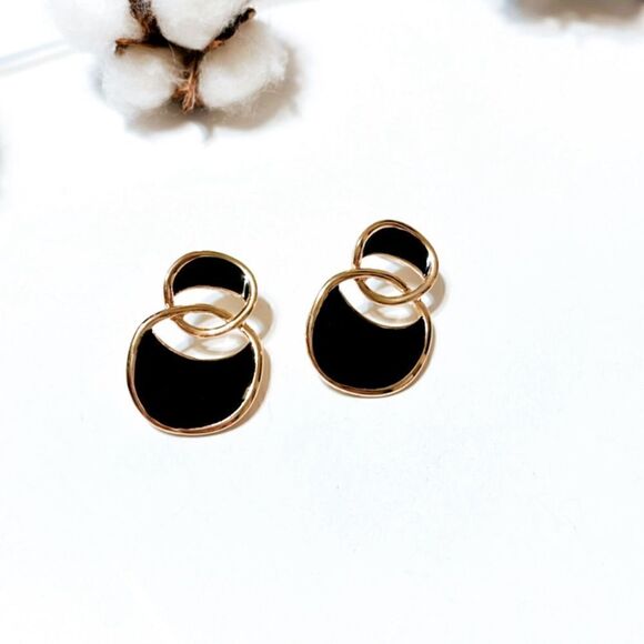 Black enamel geo stud earrings N300 - Picture 3 of 5